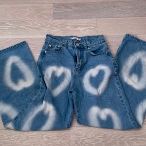 Adika spray paint heart jeans